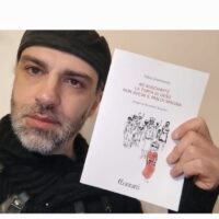 Fabio Giovinazzo presenta il suo nuovo libro, intitolato "Ad Auschwitz la torta di Gesù non aveva il Pan di Spagna"