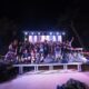 Lo staff del Festival delle Periferie sul palco di Villa Rossi per la tradizionale foto conclusiva